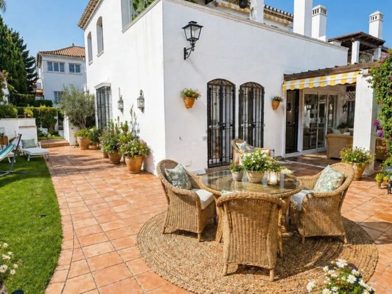 Apartment for Sale in El Paraiso, Malaga 4
