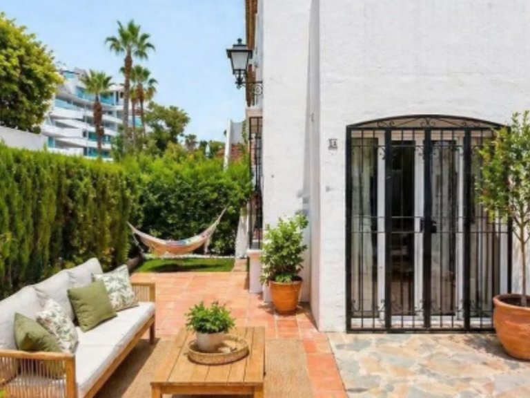 Apartment for Sale in El Paraiso, Malaga 5