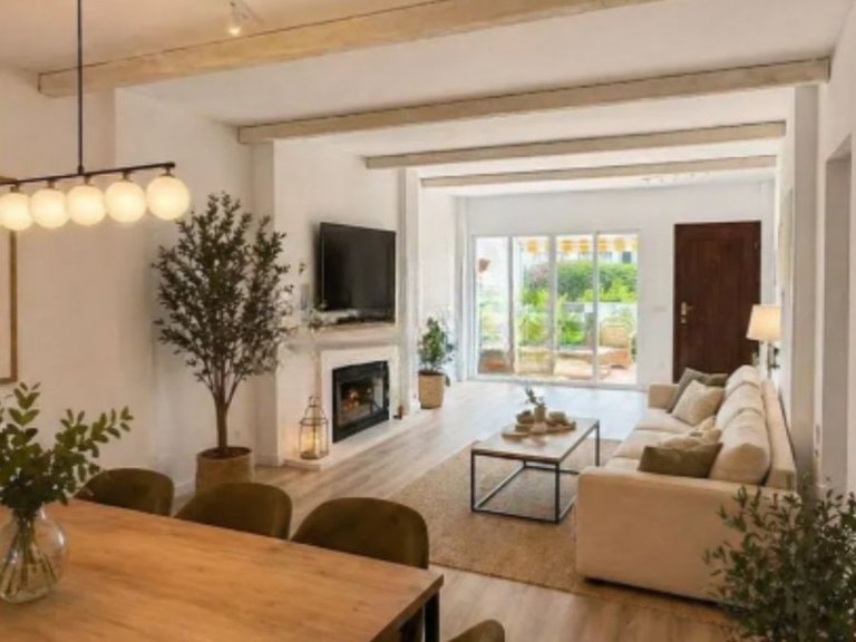 Apartment for Sale in El Paraiso, Malaga 9