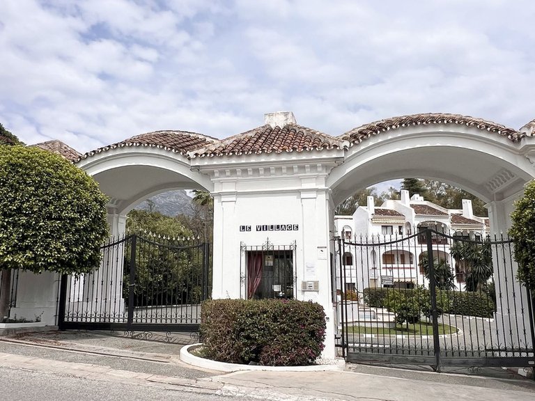 Apartment for Sale in Nueva Andalucía, Malaga 1