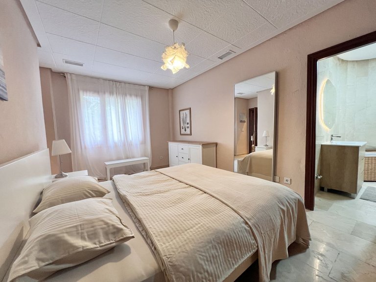 Apartment for Sale in Nueva Andalucía, Malaga 19