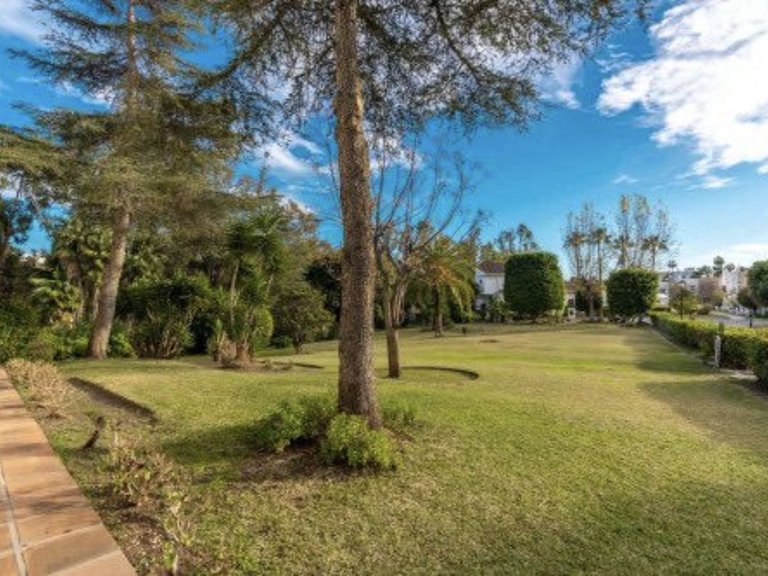 Apartment for Sale in Nueva Andalucía, Malaga 28