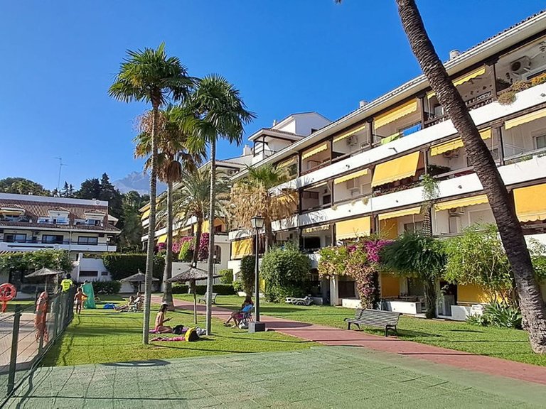 Apartment for Sale in The Golden Mile, Malaga 25