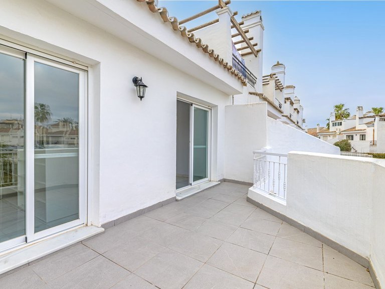 Villa for Sale in Nueva Andalucía, Malaga 18