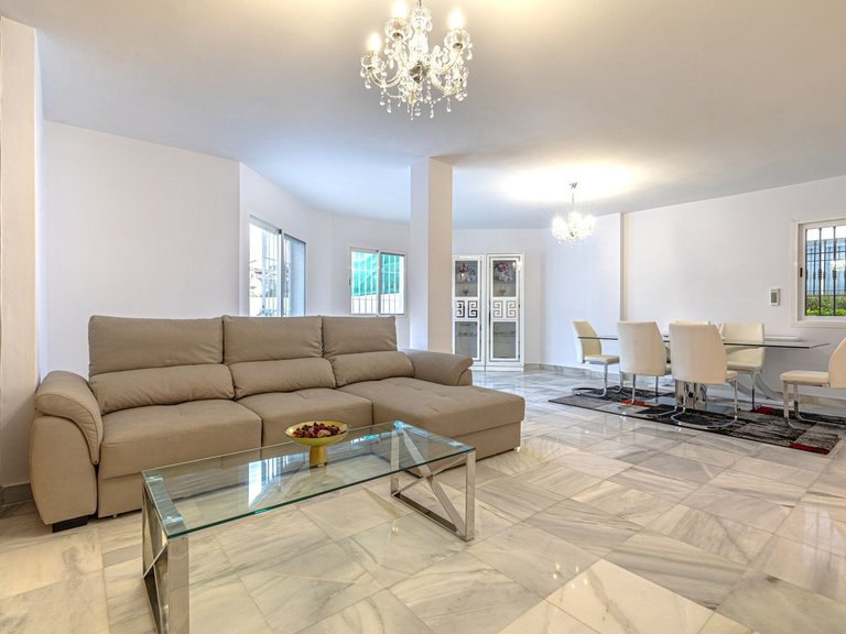 Villa for Sale in Nueva Andalucía, Malaga 2