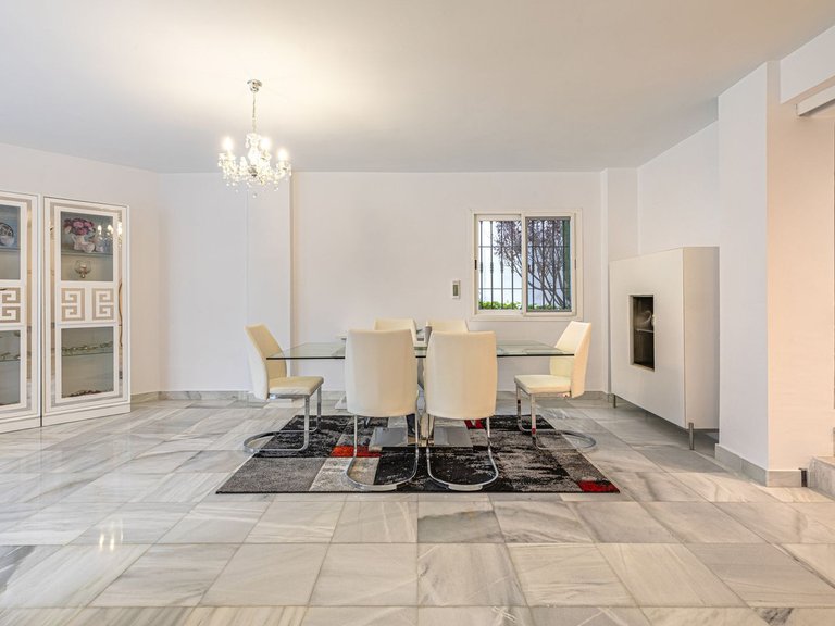 Villa for Sale in Nueva Andalucía, Malaga 8