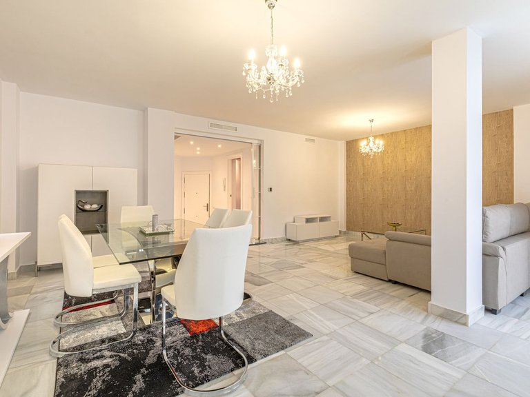 Villa for Sale in Nueva Andalucía, Malaga 9