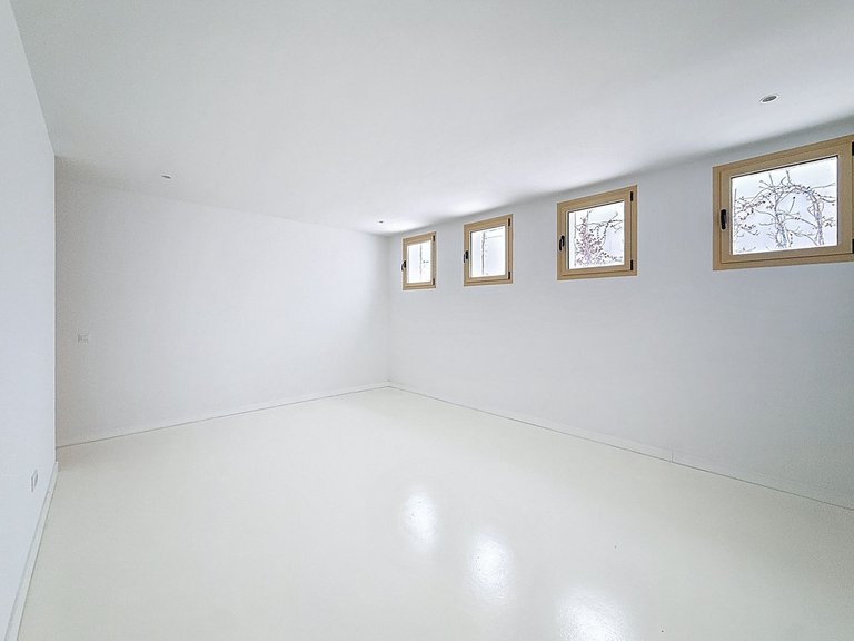 Villa for Sale in Málaga, Malaga 28