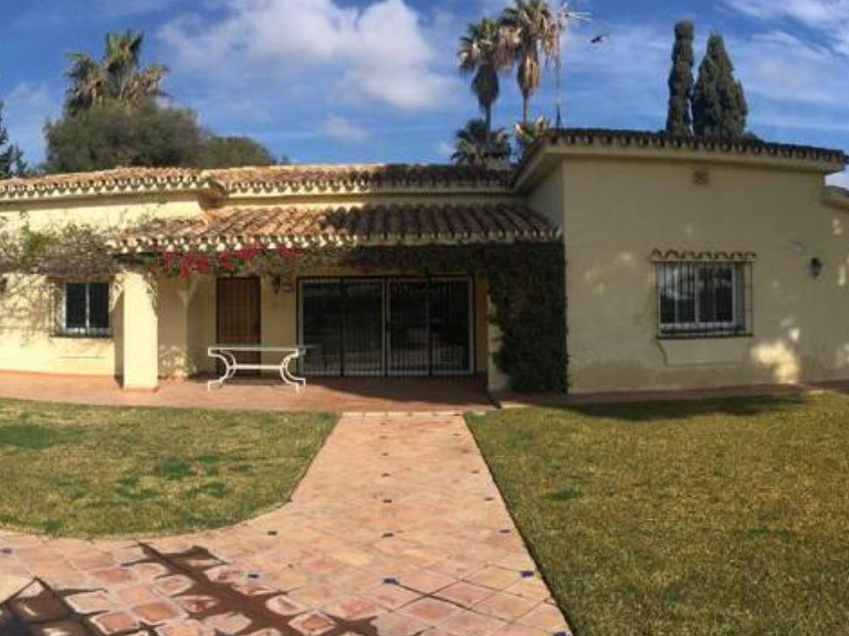 Villa for Sale in Estepona, Malaga 9