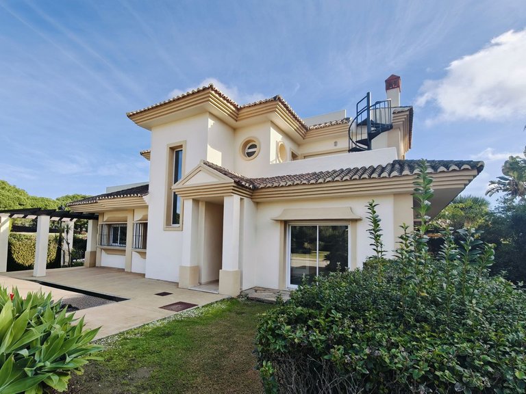 Villa for Sale in San Roque Club, Cadiz 1
