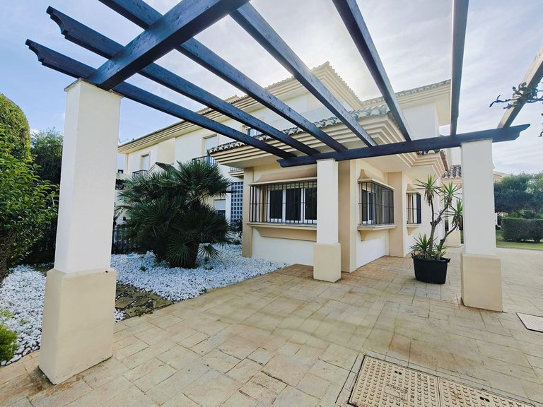 Villa for Sale in San Roque Club, Cadiz 2