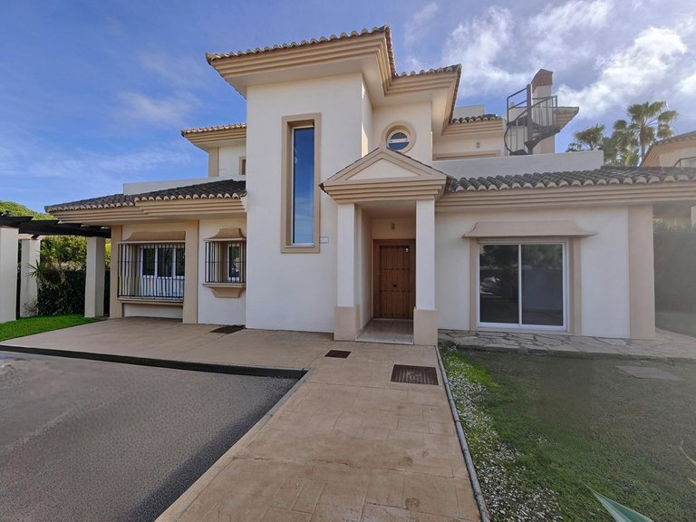 Villa for Sale in San Roque Club, Cadiz 25