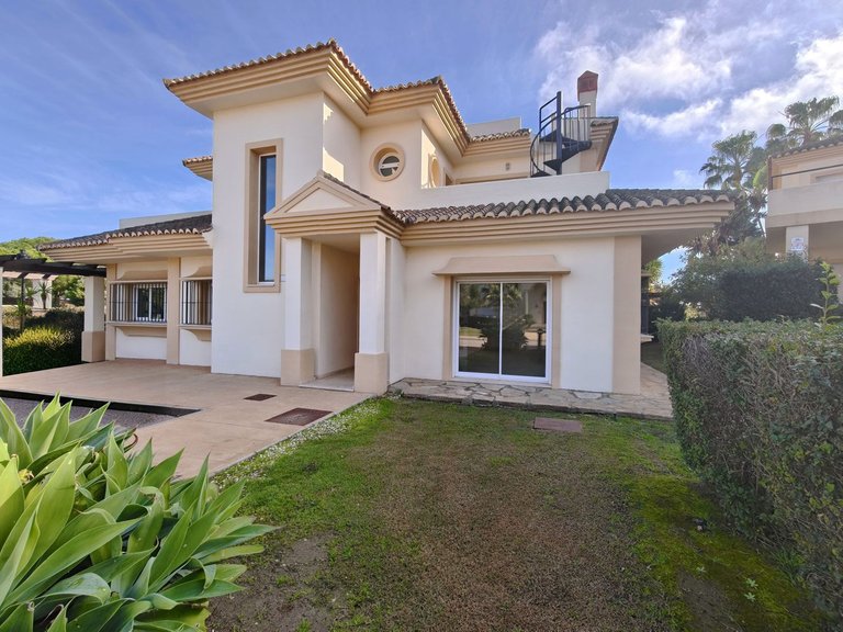 Villa for Sale in San Roque Club, Cadiz 3