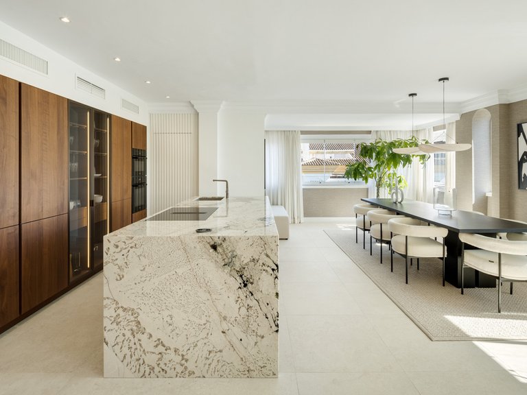 Apartment for Sale in The Golden Mile, Malaga 5