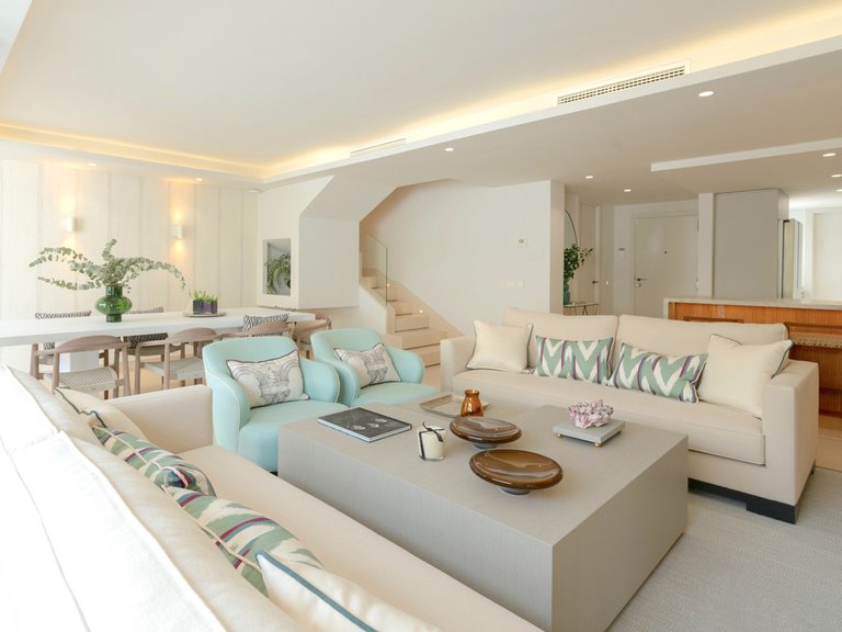 Villa for Sale in The Golden Mile, Malaga 2