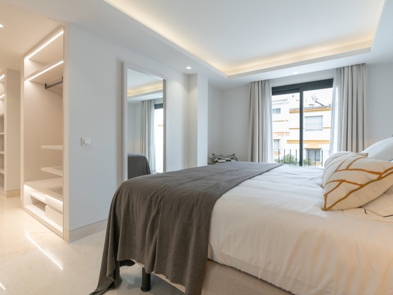 Villa for Sale in The Golden Mile, Malaga 33