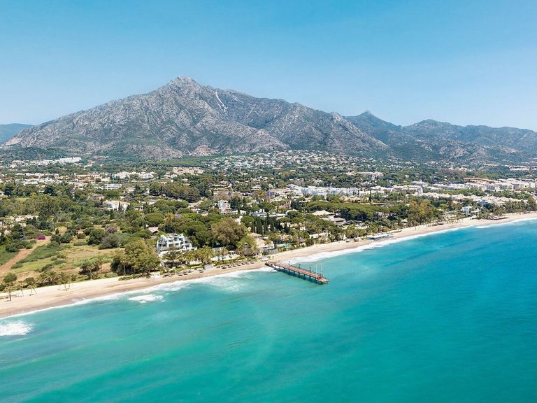 Villa for Sale in The Golden Mile, Malaga 42
