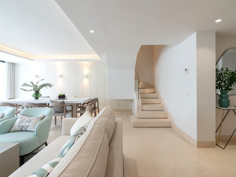 Villa for Sale in The Golden Mile, Malaga 8