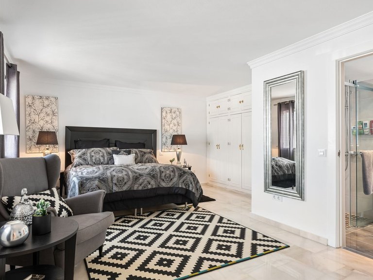 Villa for Sale in Nueva Andalucía, Malaga 16