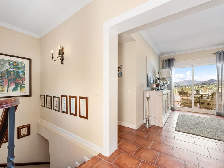Villa for Sale in Nueva Andalucía, Malaga 2