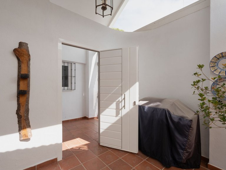 Villa for Sale in Nueva Andalucía, Malaga 24