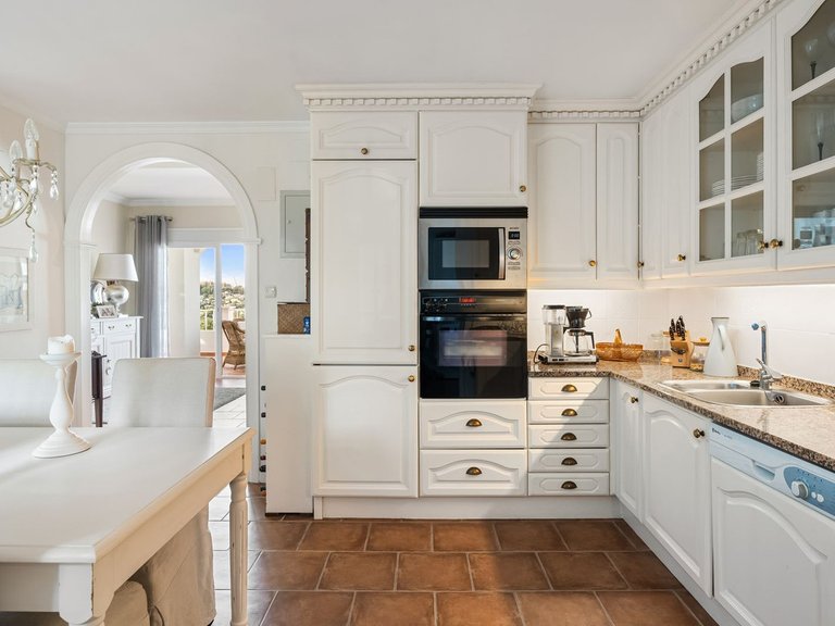Villa for Sale in Nueva Andalucía, Malaga 3