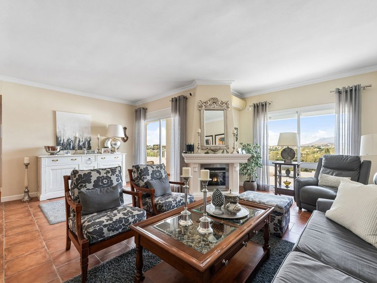 Villa for Sale in Nueva Andalucía, Malaga 4