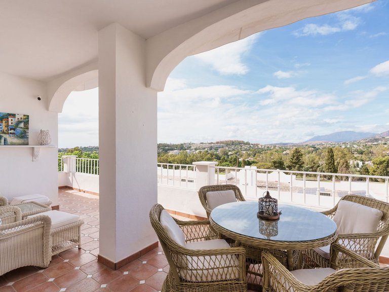 Villa for Sale in Nueva Andalucía, Malaga 6
