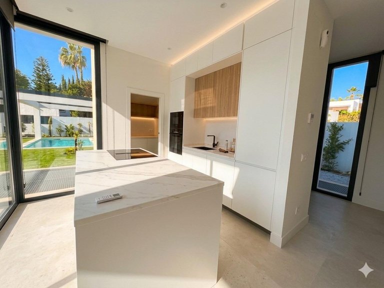 Villa for Sale in Estepona, Malaga 12