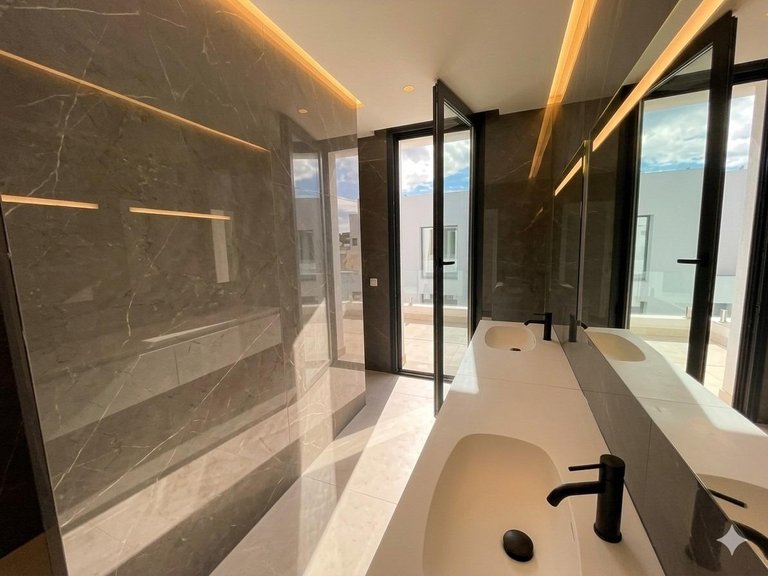 Villa for Sale in Estepona, Malaga 18