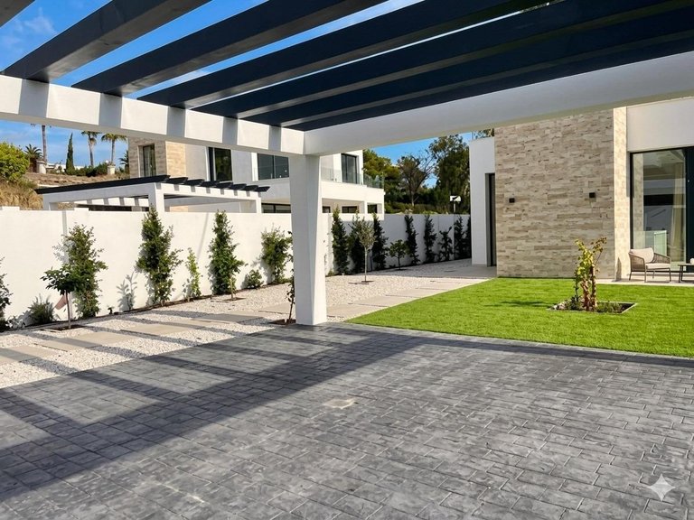 Villa for Sale in Estepona, Malaga 2