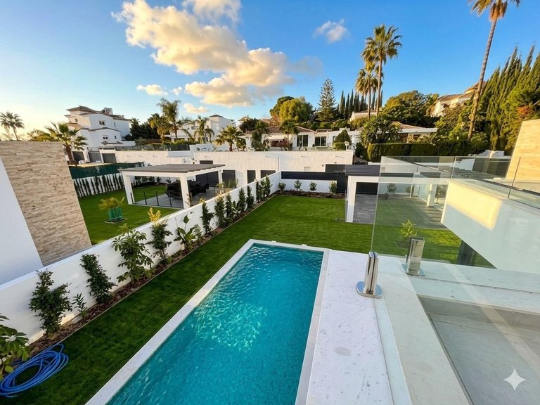 Villa for Sale in Estepona, Malaga 25