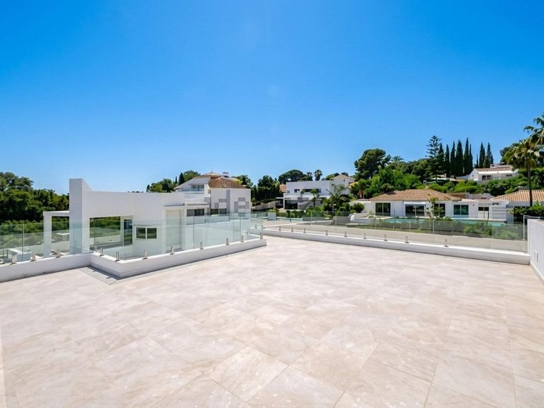 Villa for Sale in Estepona, Malaga 26
