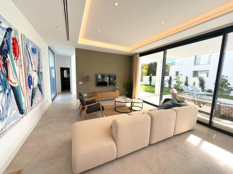 Villa for Sale in Estepona, Malaga 3