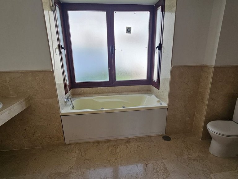 Villa for Sale in Doña Julia, Malaga 9
