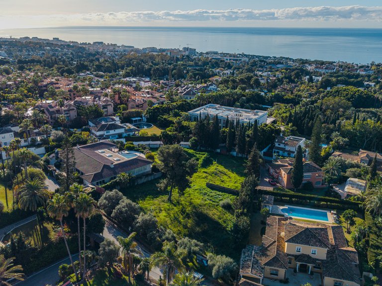 Plot for Sale in The Golden Mile, Malaga 1