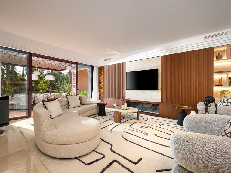 Apartment for Sale in Nueva Andalucía, Malaga 1