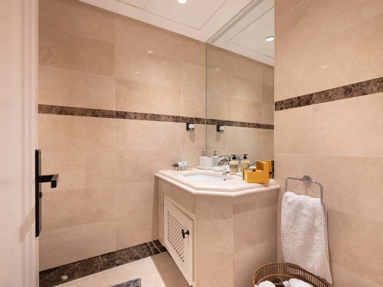 Apartment for Sale in Nueva Andalucía, Malaga 13