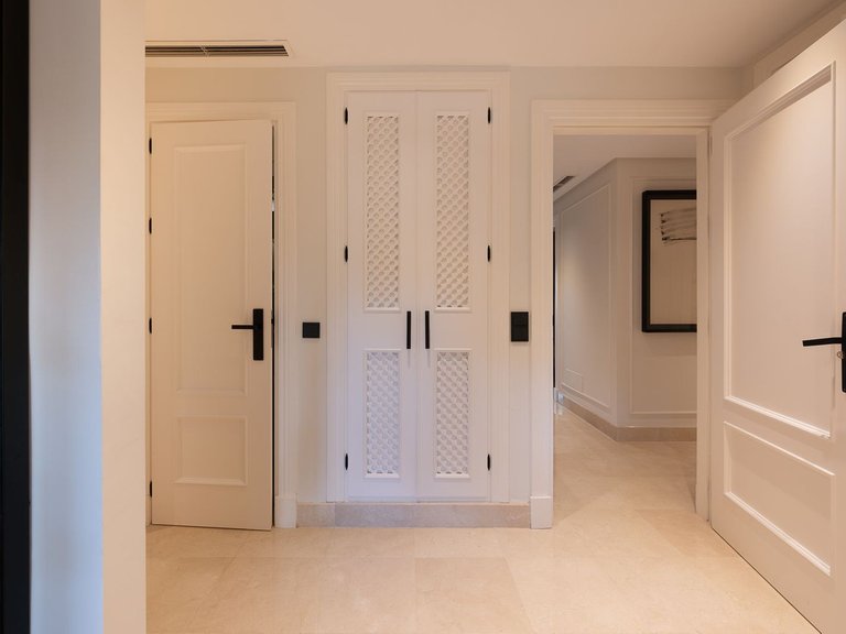 Apartment for Sale in Nueva Andalucía, Malaga 20