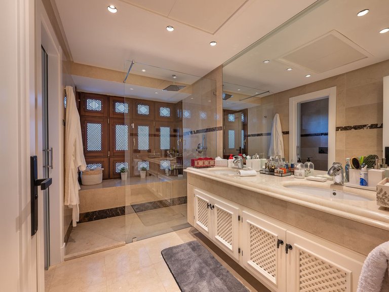 Apartment for Sale in Nueva Andalucía, Malaga 21