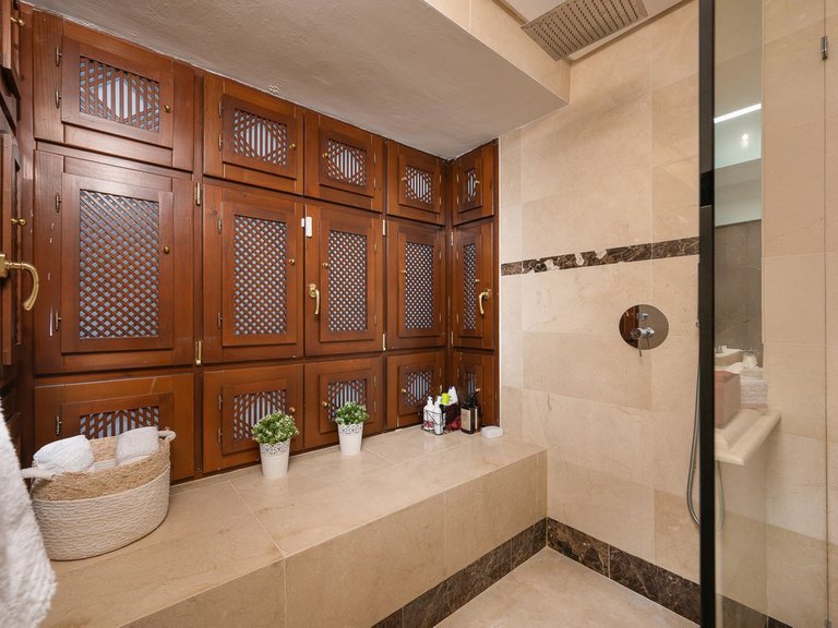 Apartment for Sale in Nueva Andalucía, Malaga 22
