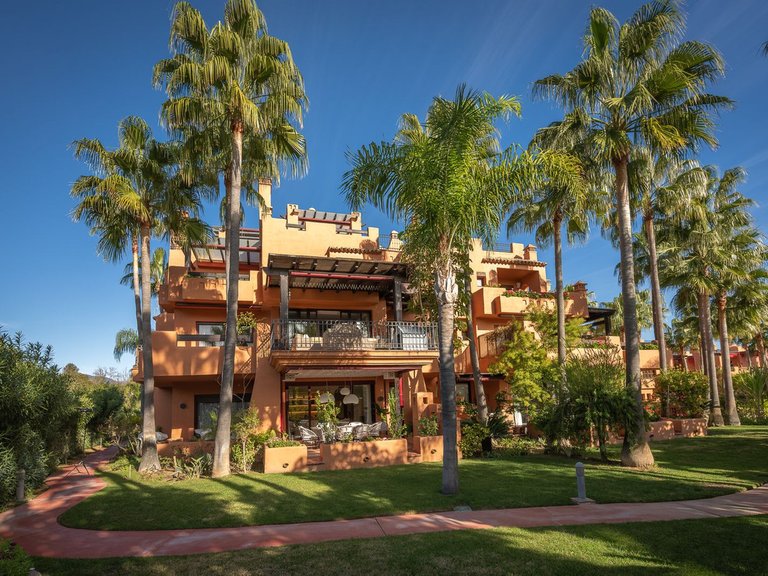 Apartment for Sale in Nueva Andalucía, Malaga 24