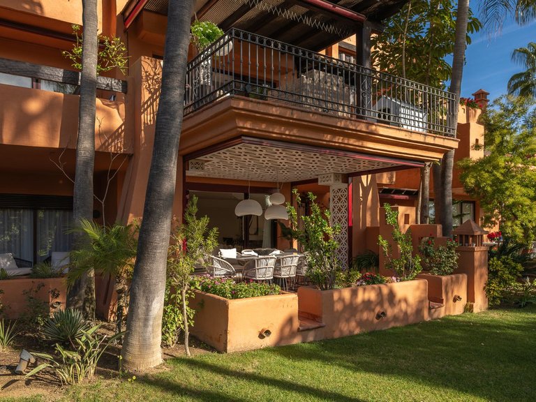 Apartment for Sale in Nueva Andalucía, Malaga 25