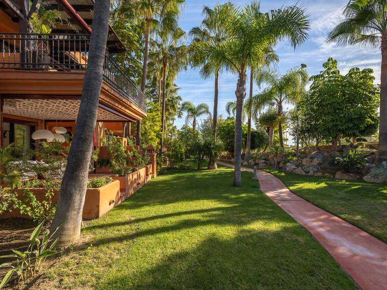Apartment for Sale in Nueva Andalucía, Malaga 26
