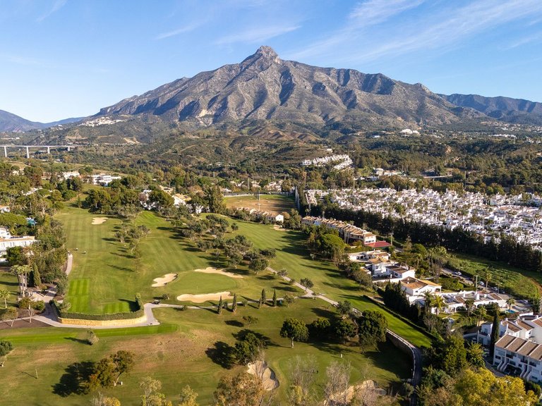 Apartment for Sale in Nueva Andalucía, Malaga 36