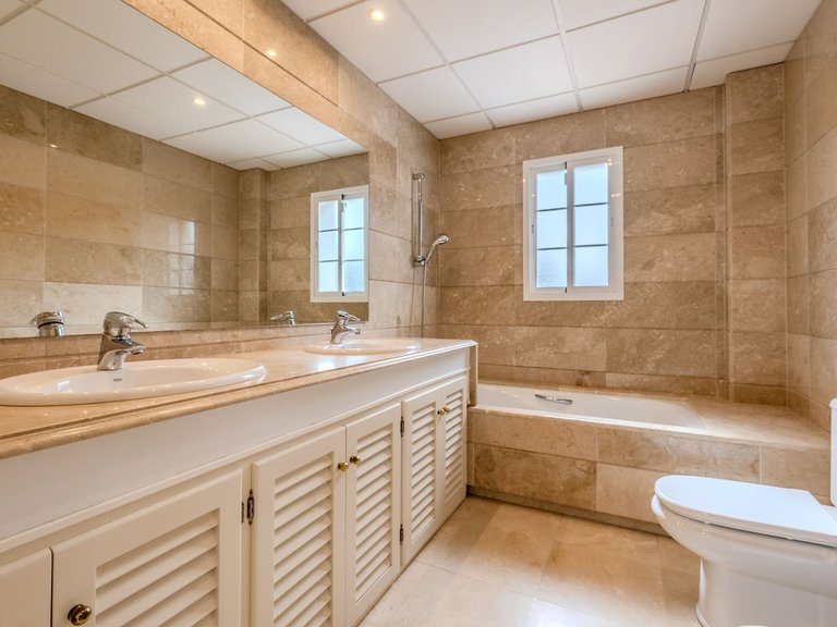 Villa for Sale in San Roque Club, Cadiz 18