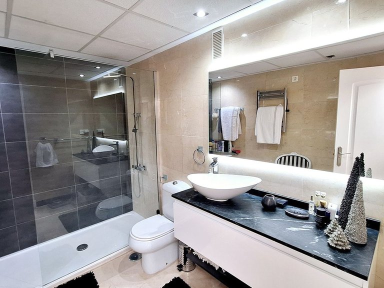 Apartment for Sale in La Duquesa, Malaga 12