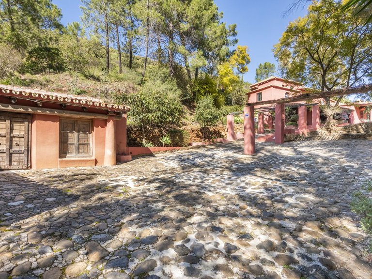 Villa for Sale in Benahavís, Malaga 23