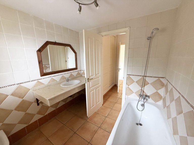 Villa for Sale in Alhaurin Golf, Malaga 13