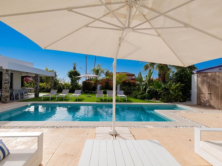Villa for Sale in Málaga, Malaga 28